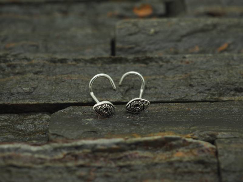 Oxidierter Sterlingsilber-Augen-Nasenstecker - 20 Gauge Oxidierter Sterlingsilber-Augen-Nasenstecker - 20 Gauge von MinimalJewelrybyJK