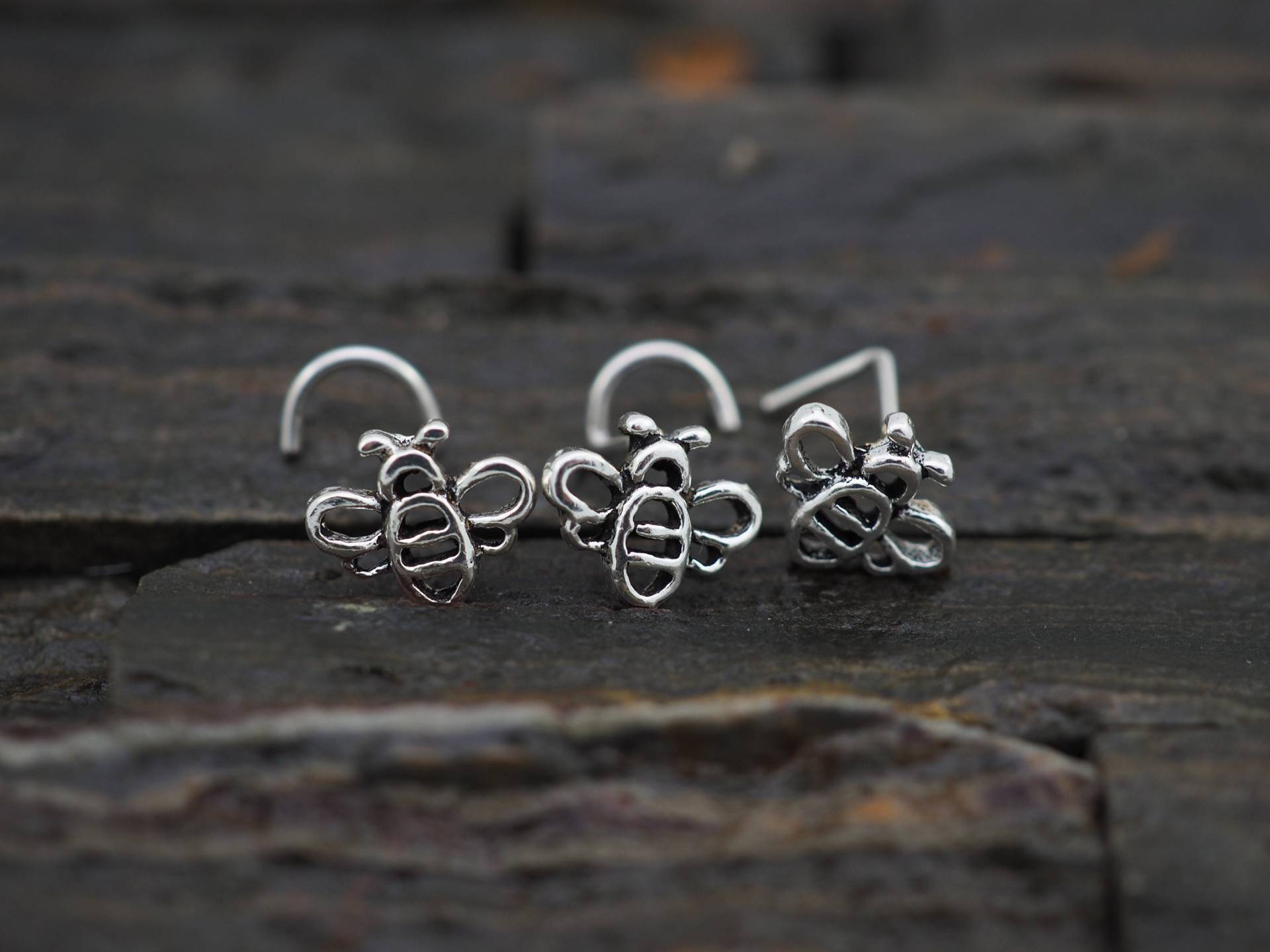 sterling Silber Bienen Nasenstecker 20 Gauge Insekt Piercing sterling Silber Bienen Nasenstecker 20 Gauge Insekt Piercing von MinimalJewelrybyJK