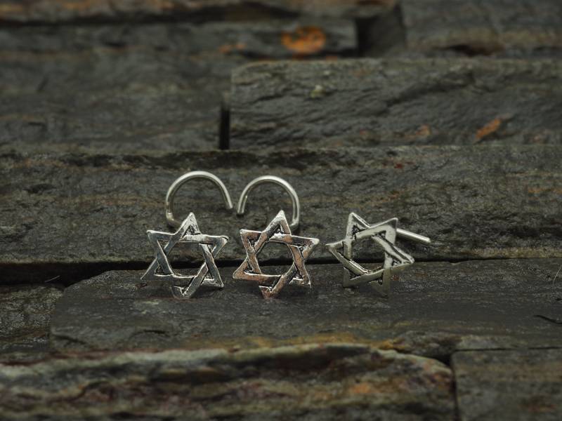 sterling Silber Davidstern Nasenstecker - 20 Gauge sterling Silber Davidstern Nasenstecker - 20 Gauge von MinimalJewelrybyJK