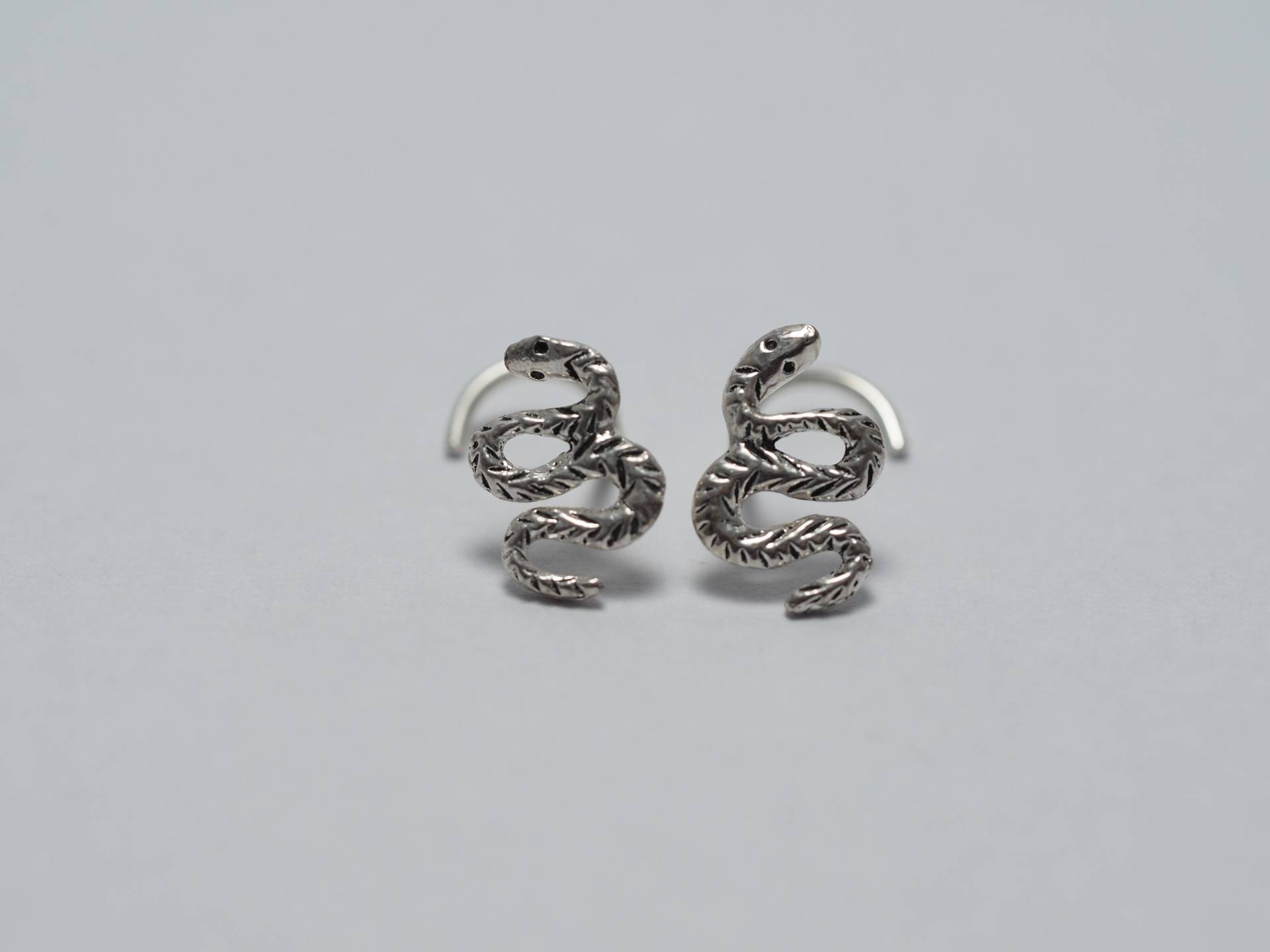 sterling Silber Schlangen Nasenstecker 20 Gauge Body Piercing sterling Silber Schlangen Nasenstecker 20 Gauge Body Piercing von MinimalJewelrybyJK