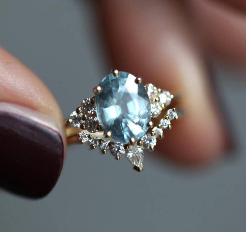 Aquamarin Farbe Saphir Ring Set, Diamant Oval Set Mit Hellgrünlich Blauem Von Minimalvs von MinimalVS