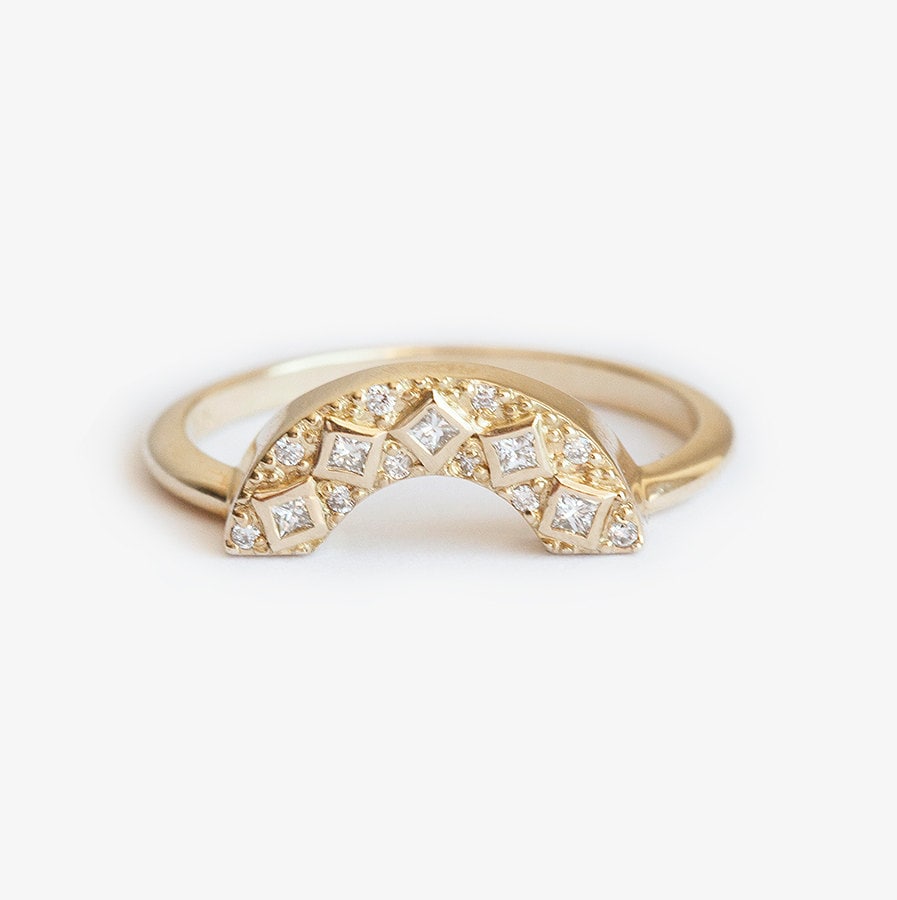 Artdeco Diamant Ehering, Gold Gebogener Band, Einzigartige Hochzeit Band von MinimalVS