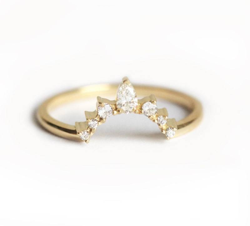Diamant Nesting Band in 14K Massivgold Mit Prong Set Runde & Pear Steine, Gebogener Passender Ehering von MinimalVS