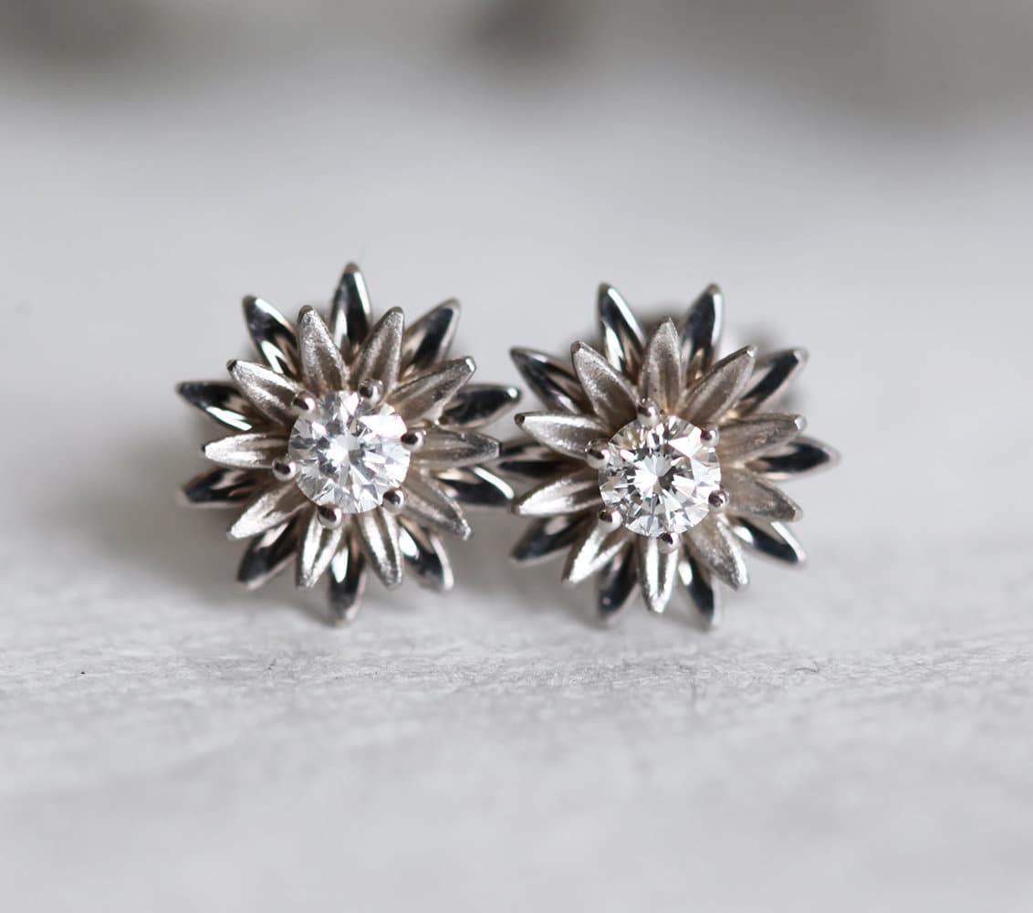 Diamant Ohrringe Weiß Gold, Ohrstecker Floral Für Sie, Jahrestag Geschenk von MinimalVS
