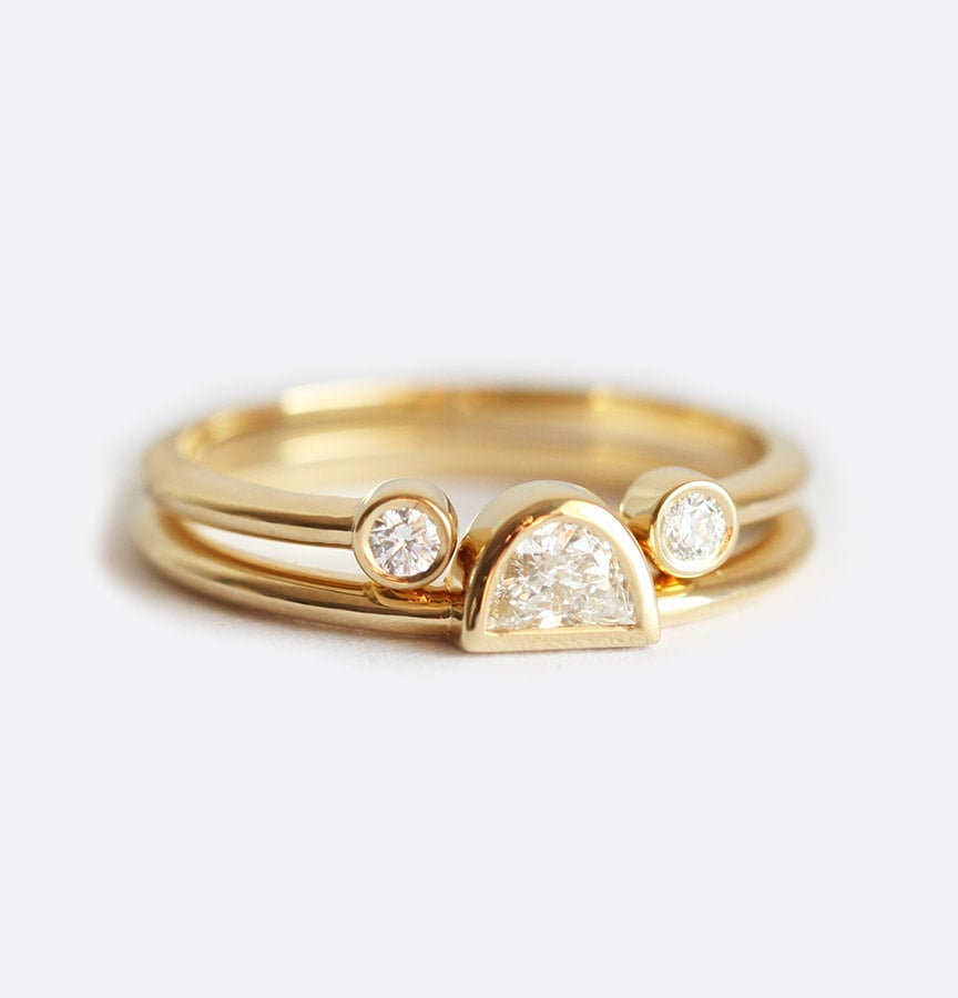 Diamant Ring, Einzigartiges Set, Offenes Diamantband, Halbmond Moderner Ehering 18K Gelbgold Set von MinimalVS