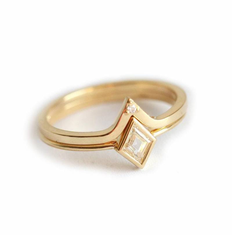 Drachen Diamant Ring, Rhombus Minimalist Ring Set, Mit Gebogener Einfaches Und Einzigartiges Hochzeits Set von MinimalVS
