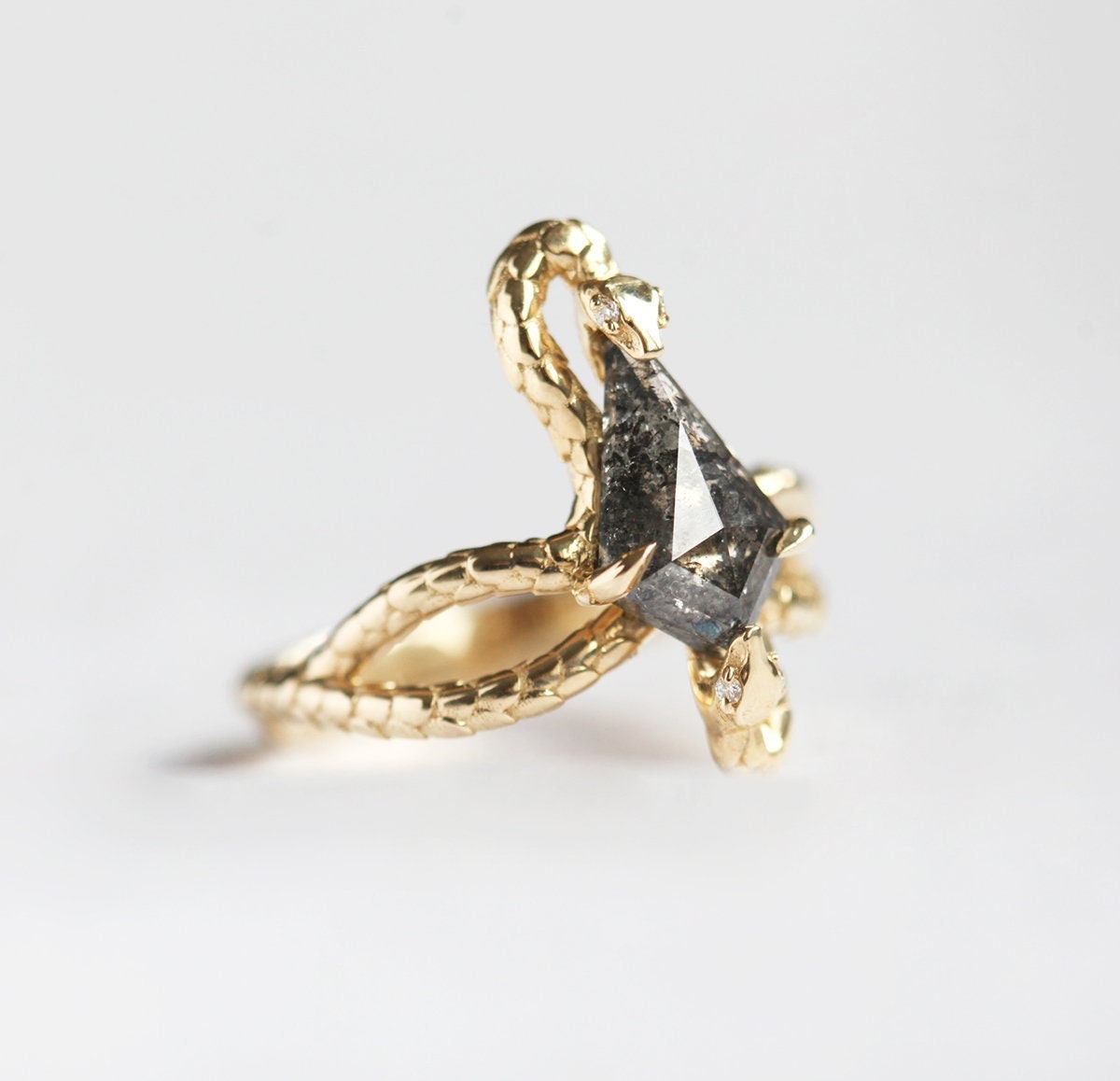Drachen Diamant Schlange Ring, Gelb Gold Kite Salz Pfeffer Verlobungsring von MinimalVS