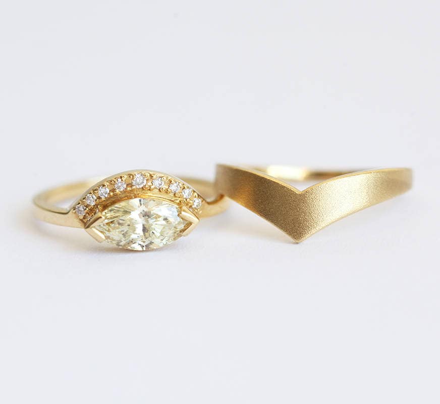 Gelber Diamant Ring, Gold V Ring Mit Gelbem Hellgelber Gebogenem Ehering, Minimalvs von MinimalVS