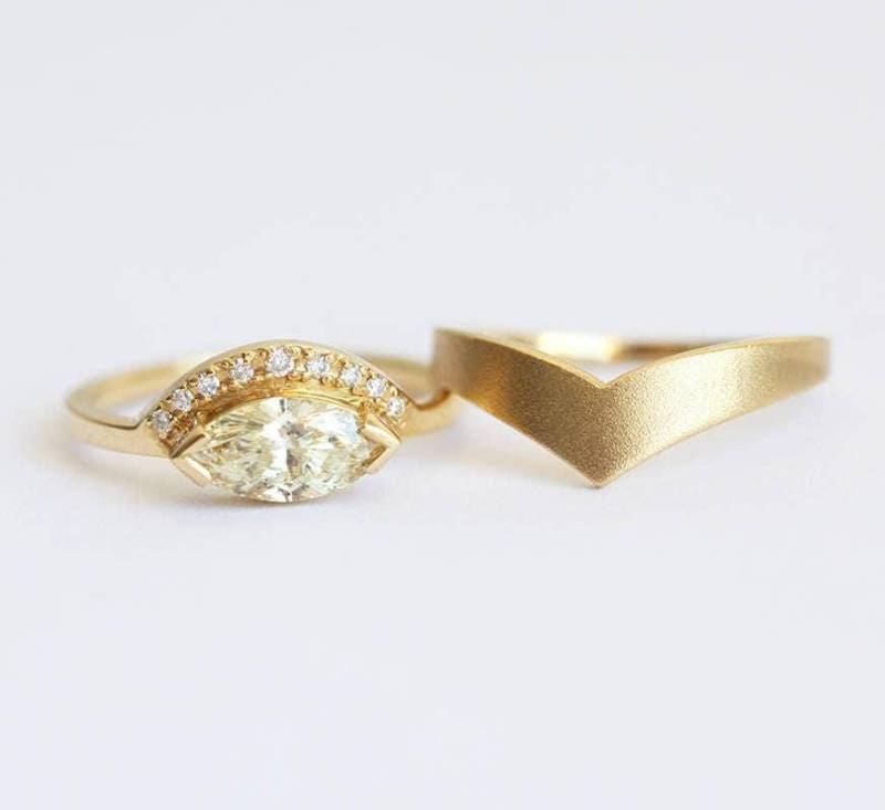 Gelber Diamant Ring, Gold V Ring Mit Diamant, Hellgelber Diamantring Gebogenem Ehering, Minimalvs von MinimalVS