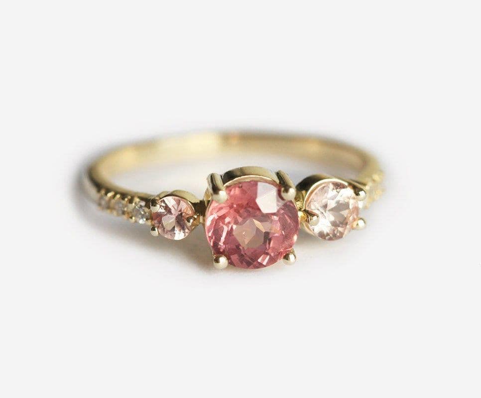 Granat Verlobungsring, Pfirsich Saphir Ring, Malaya & Diamant Einzigartiger Rosa Ring von MinimalVS