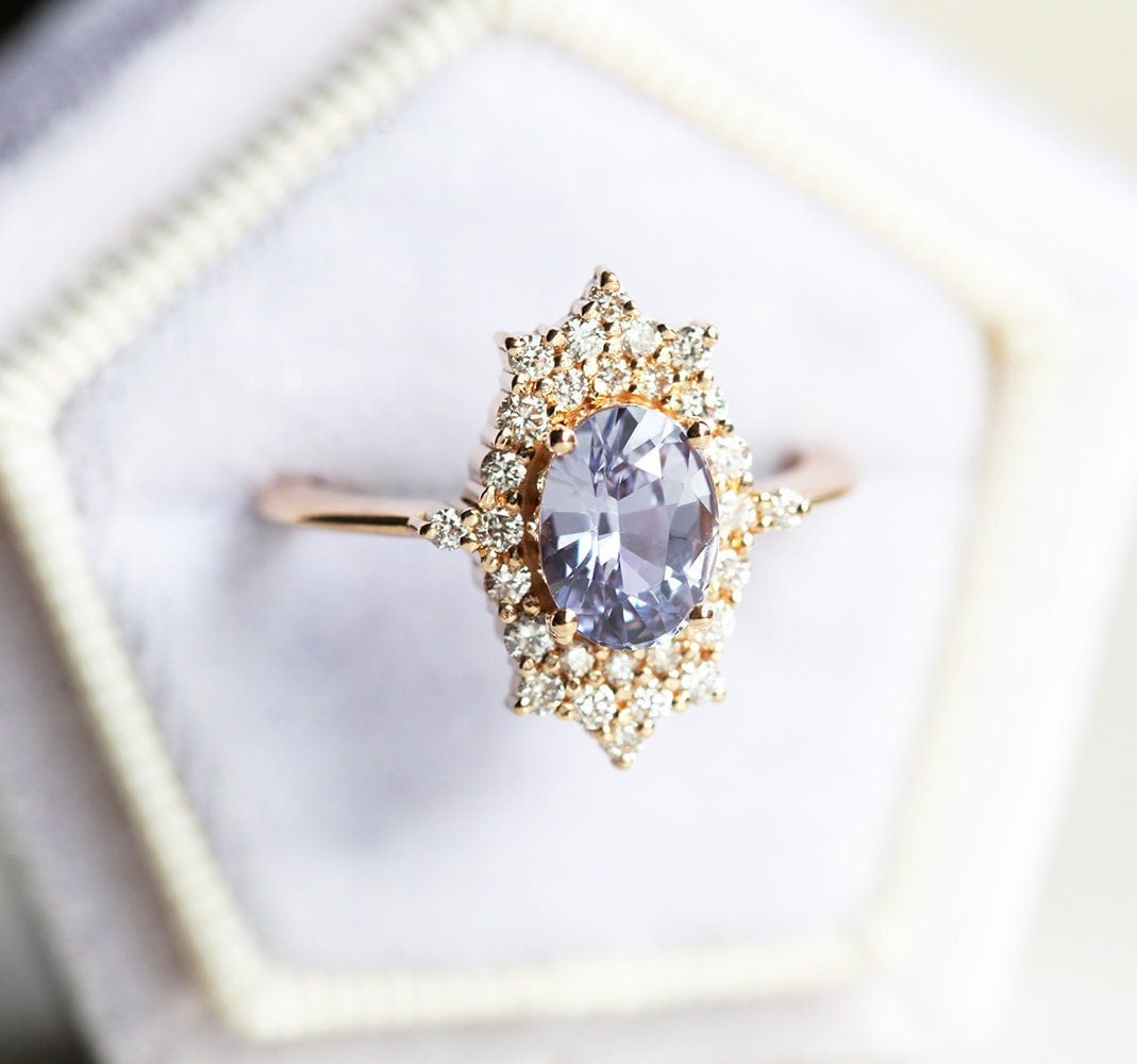 Lavendel Saphir Ring, Einzigartiger Diamant Verlobungsring Vintage Stil, Halo Ring von MinimalVS