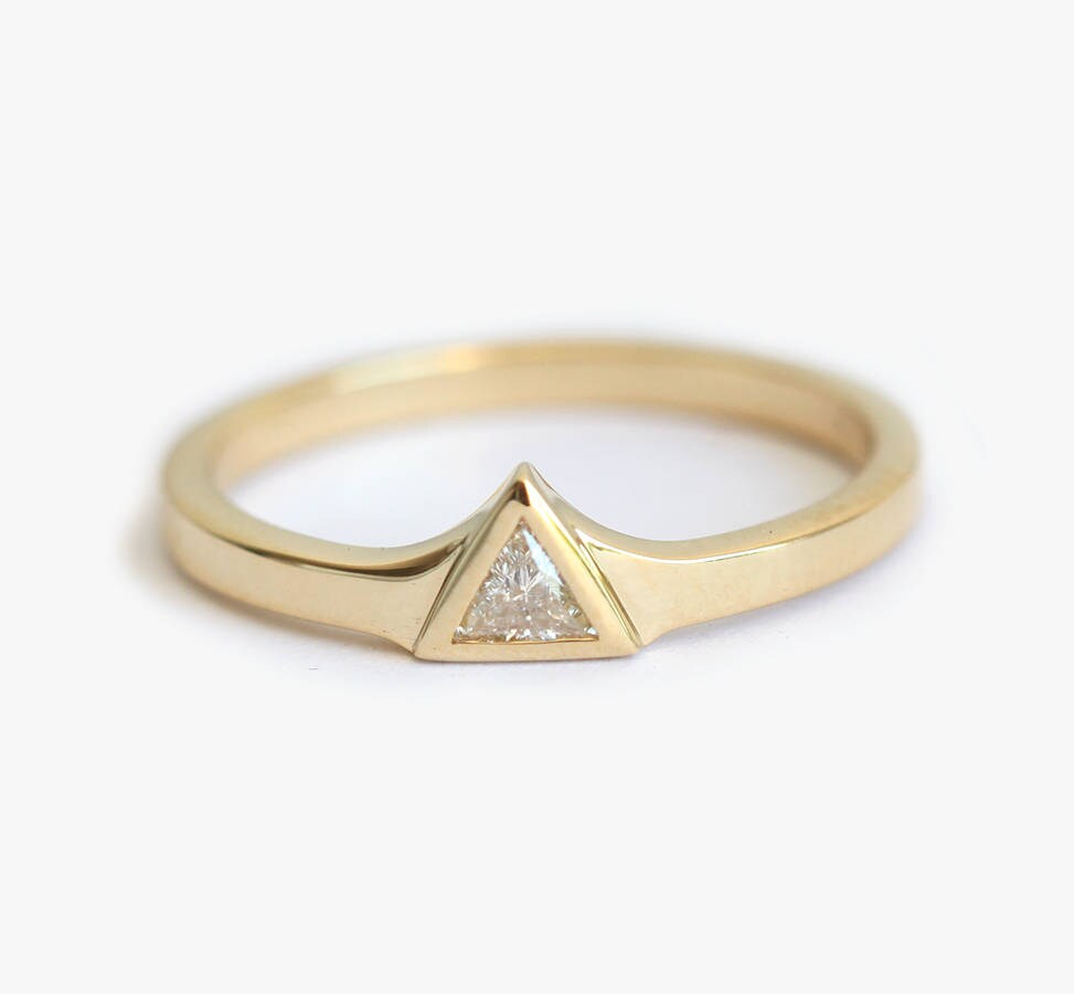 Moderner Solitärring Mit Dreieckschliffdiamant, Gelbgold Verlobungsdiamant Ring Dreiecksdiamant, 925 Diamant Ring von MinimalVS