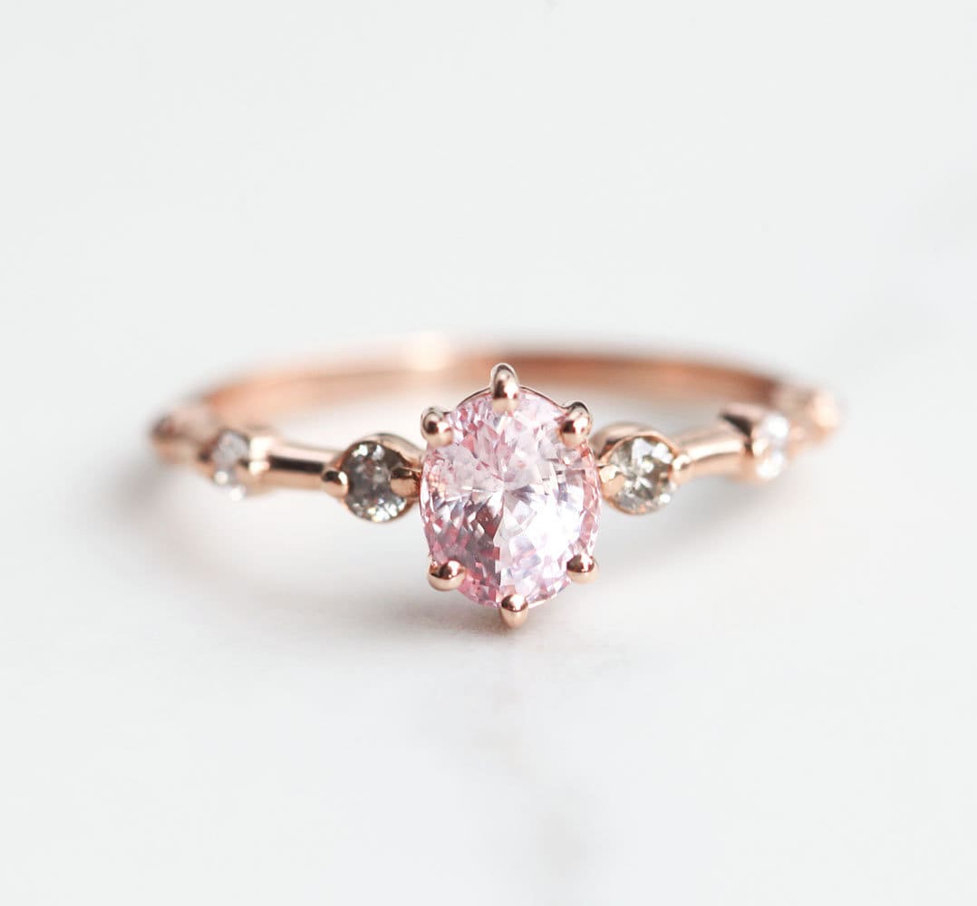 Pink Saphir Ring, Salz Pfeffer Diamant Oval Verlobungsring, Cluster Verlobungsring von MinimalVS