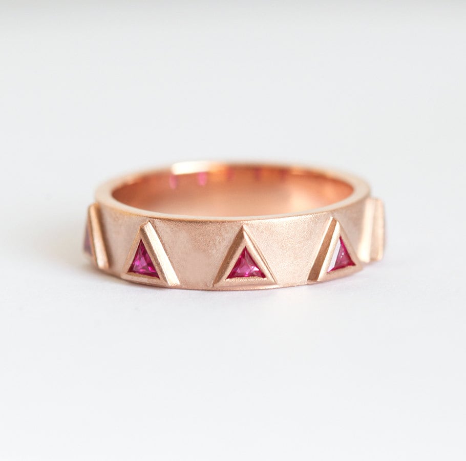 Rose Gold Rubin Ring, Unikat Ehering Mit Trillion Rubinen Halbe Ewigkeit von MinimalVS