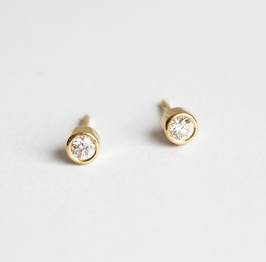 Schlichte Diamant Ohrringe, Gold Ohrstecker, 14K Massive 18K Gelbgold Ohrringe von MinimalVS