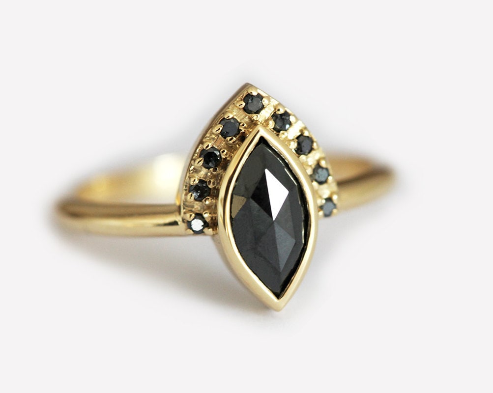 Schwarzer Diamant Verlobungsring, Marquise Ring, 18K Gelbgold Verlobungsring von MinimalVS