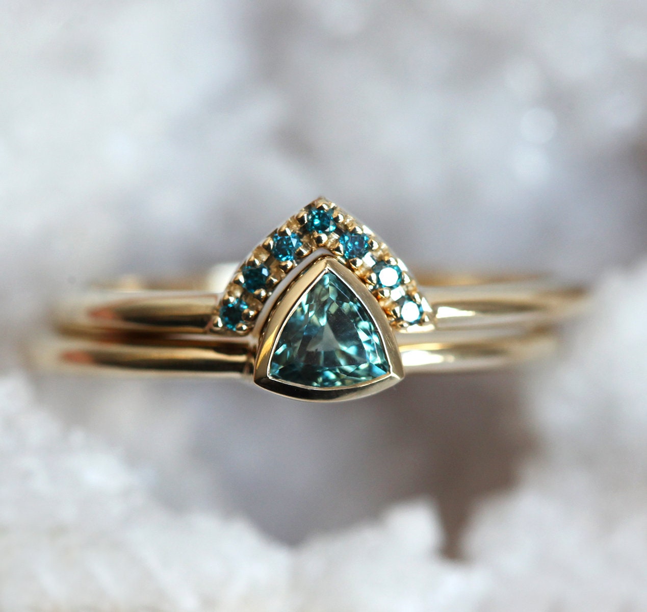 Trillion Teal Saphir Ring Mit Passendem Blauem Diamant Band, Einfache Ehering Set von MinimalVS