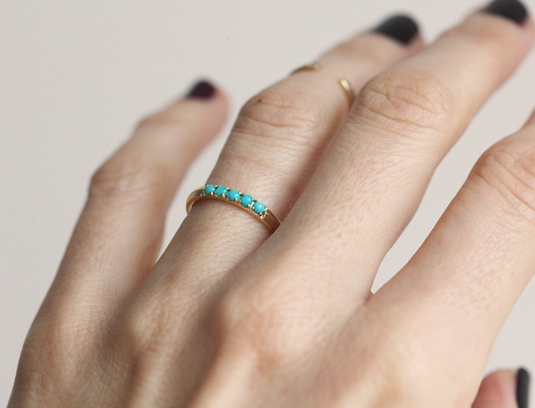 Türkises Ehering, Verlobungsring Gold, Boho Ring, Fünf Stein Zierliche Blaue Ring von MinimalVS