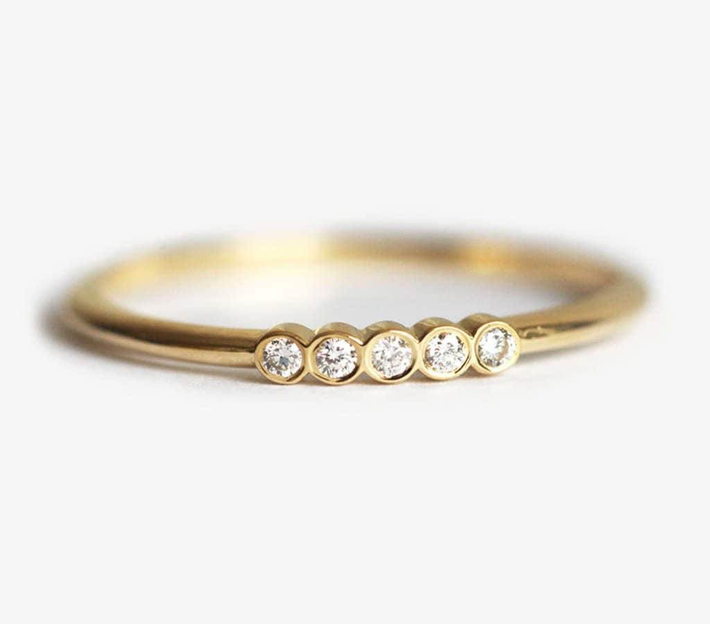 Zarter Fünf Diamant Ring, Zierlicher Diamantring Für Sie, Jahrestagsring von MinimalVS