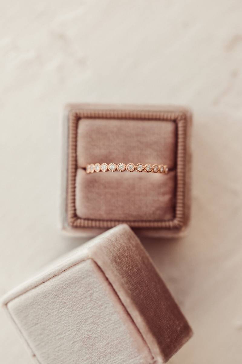 Moissanit Eternity Band Bezel Set, Ehering, Sterling Silber, Gold Oder Platin von MinimalisticCharms