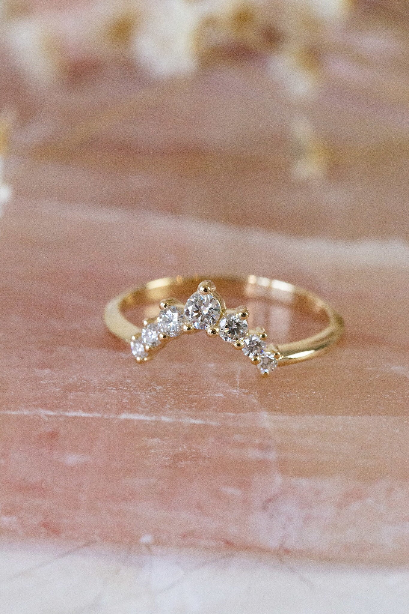 Einzigartiger Runder Moissanite Gebogener Band Gelb Gold Braut Ring Gebogen Stacking Matching Vintage Frauen Versprechen Einzigartiger Runder Moissanite Gebogener Band Gelb Gold Braut Ring Gebogen Stacking Matching Vintage Frauen Versprechen von MinimalisticCharms