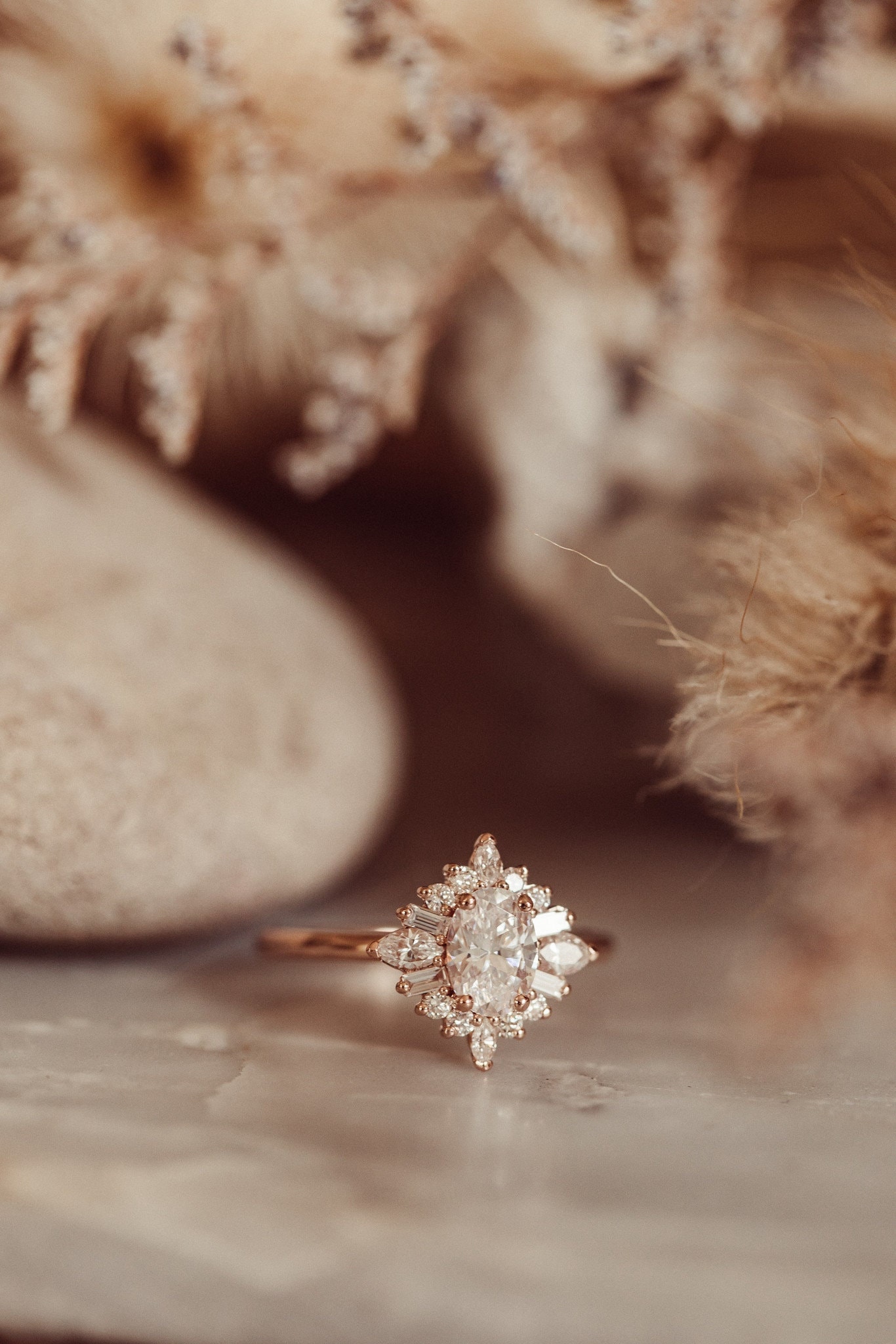 Gold Sunburst Oval Cut Moissanit Diamant Baguette Runde & Marquise Cluster Halo Verlobungsring, Vintage Style Art Deco Ring, Geschenk Für Sie Gold Sunburst Oval Cut Moissanit Diamant Baguette Runde & Marquise Cluster Halo Verlobungsring, Vintage Style Art Deco Ring, Geschenk Für Sie von MinimalisticCharms