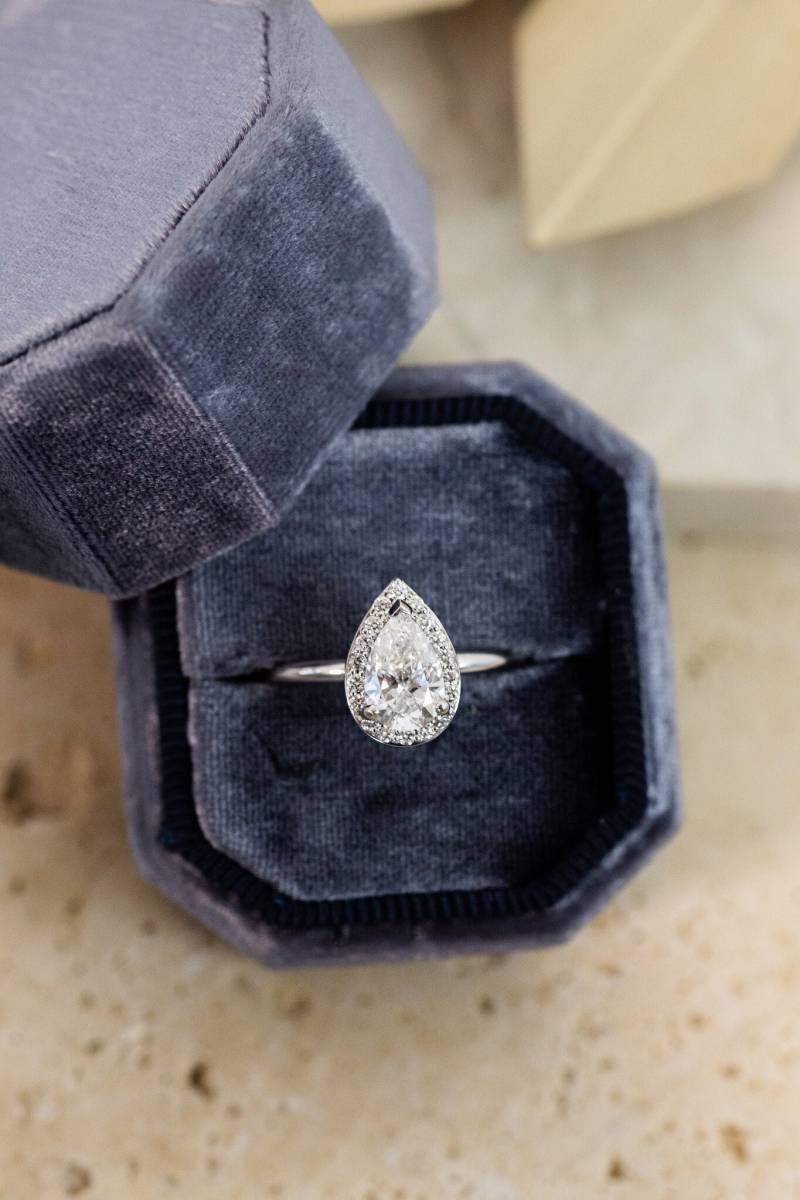 Birne Moissanite Halo Ring 2, 5 Karat Solid Gold Braut Verlobungsring von MinimalisticCharms