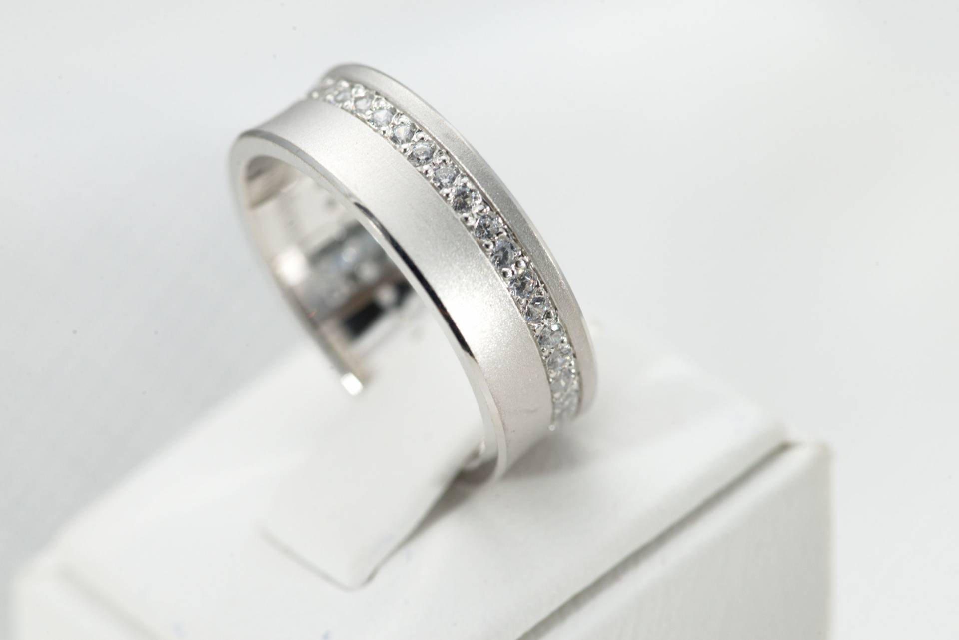 925 Sterling Silber Trauring Mit Cz Comfort Fit 6 Mm Mann Und Frau Passendes Set Für Paare. Hergestellt in Den Usa. Für Sie & Ihn. #240 von MiniqueJewelry