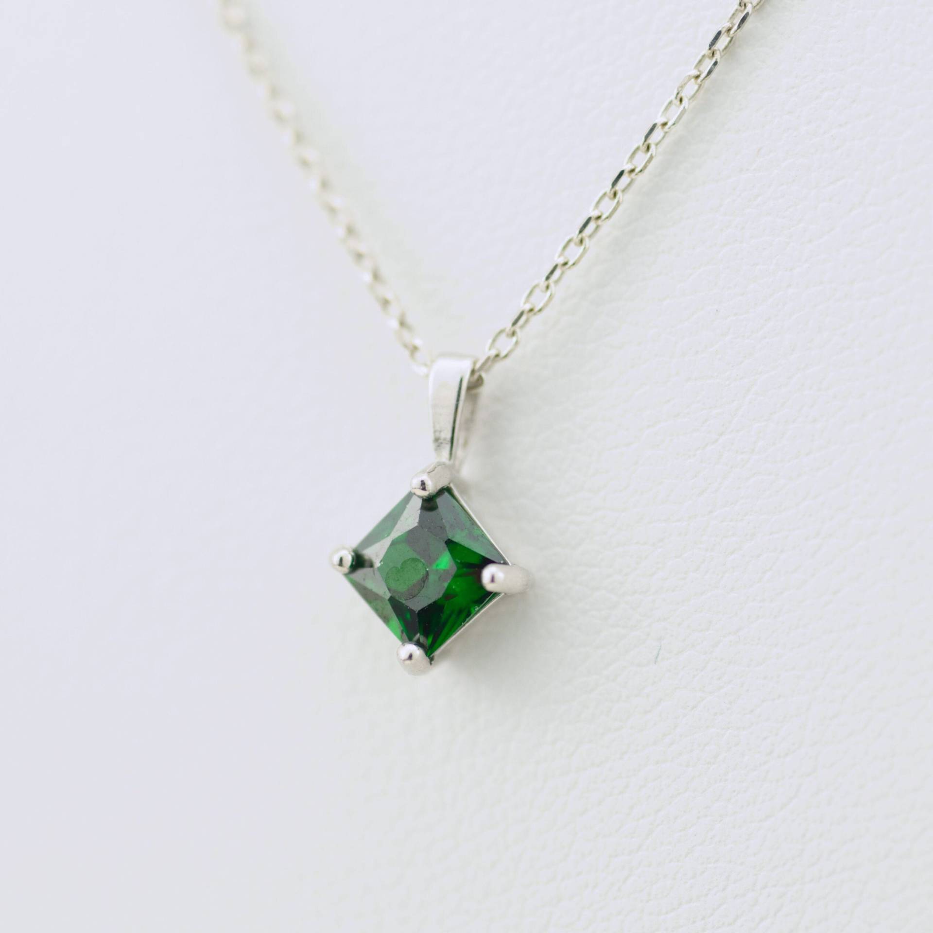 Grüne Smaragd Cz Edelstein Halskette, Prinzessin Cut, Quadrat, Mai Geburtsstein Anhänger, Geburtstagsgeschenk, 925 Sterling Silber, Halskette Grüne Smaragd Cz Edelstein Halskette, Prinzessin Cut, Quadrat, Mai Geburtsstein Anhänger, Geburtstagsgeschenk, 925 Sterling Silber, Halskette von MiniqueJewelry