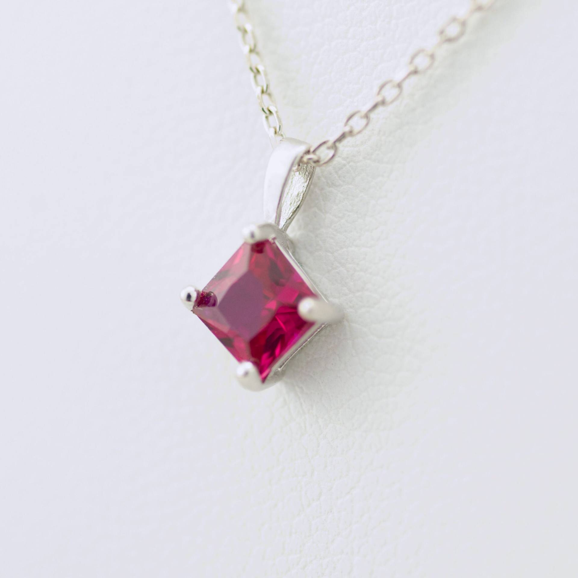 Pinkish Rot Rubin Cz Edelstein Halskette, Princess Cut, Quadrat, Juli Birthstone Anhänger, Geburtstagsgeschenk, 925 Sterling Silber, Edelsteinkette Pinkish Rot Rubin Cz Edelstein Halskette, Princess Cut, Quadrat, Juli Birthstone Anhänger, Geburtstagsgeschenk, 925 Sterling Silber, Edelsteinkette von MiniqueJewelry