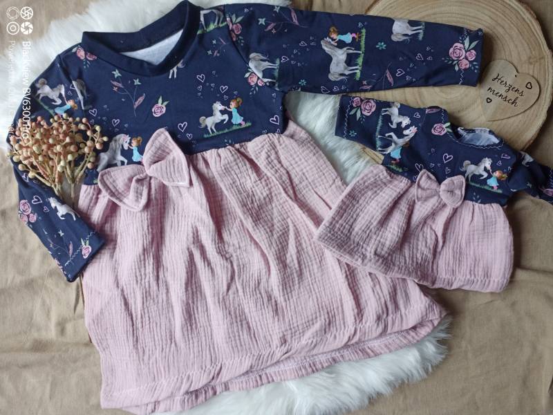 Langarmshirt/Tunika "Pferd" 80-152 Optional Partnerlook Puppenkleid 30-50 cm Langarmshirt/Tunika "Pferd" 80-152 Optional Partnerlook Puppenkleid 30-50 cm von Minischnecke