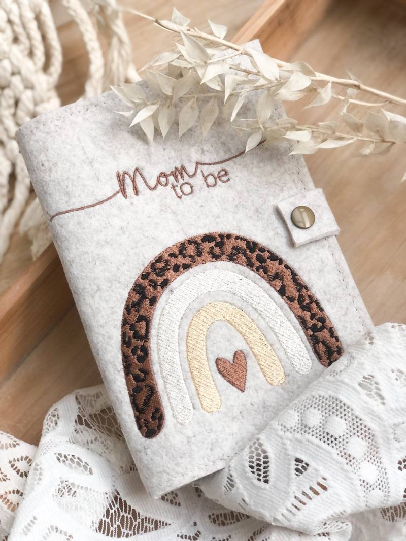 Mutterpasshülle Leo Regenbogen von Minispatz