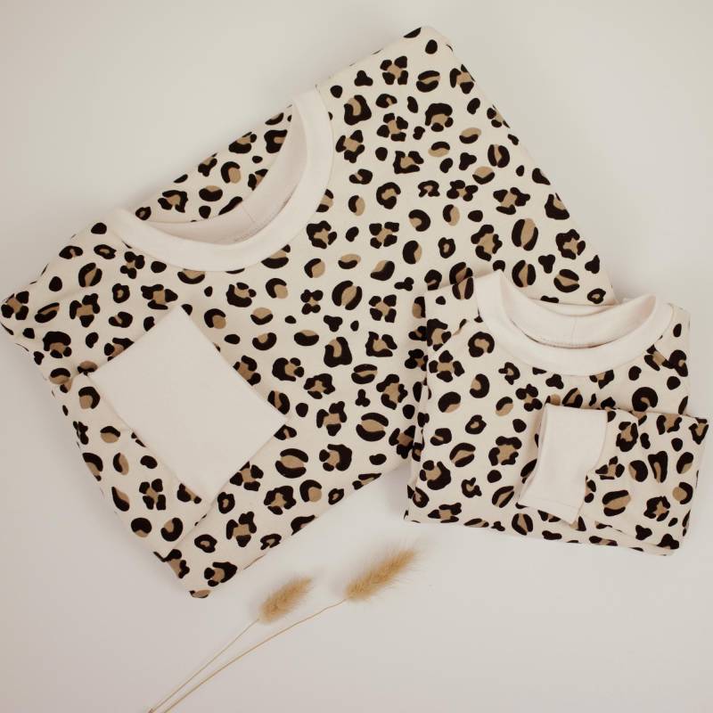Kinder Pullover Leo Print | Raglan Baby Oversized Sweatshirt Bio Baumwolle Partnerlook Mama & Kind Kinderpulli von Ministorchi
