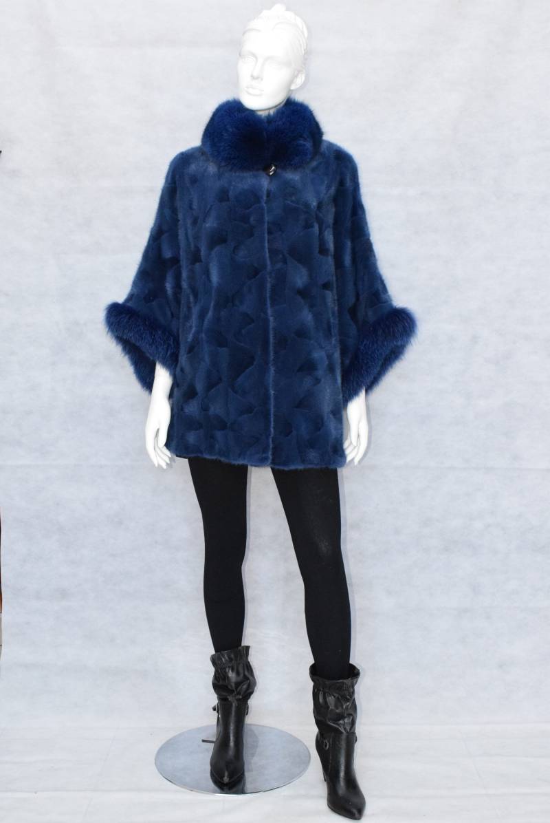 Blauer Nerz Pelz Umhang Mit Fuchskragen - Handgefertigter Poncho von MinkGlamourFur