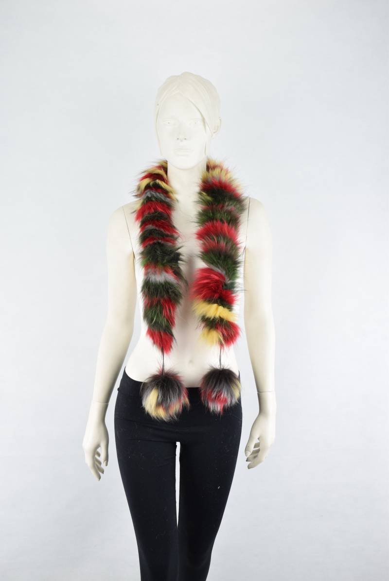 Handgefertigter Finn Waschbär Schal Flauschiger Multicolor Halswärmer von MinkGlamourFur