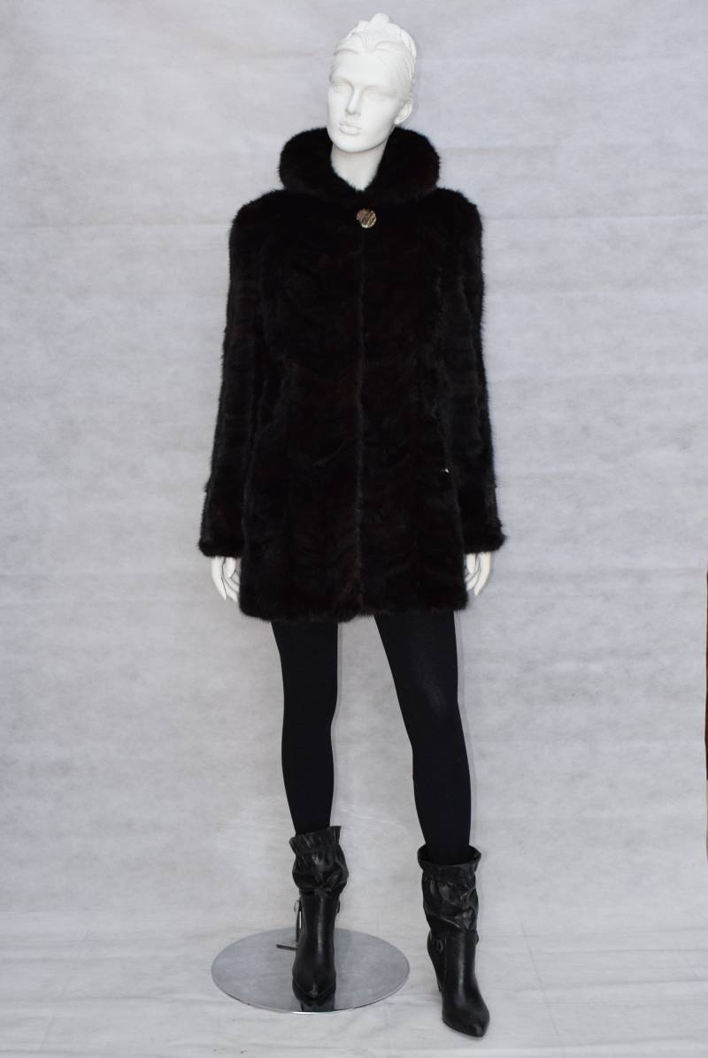 Handgefertigter Nerz Pelzmantel Mahagoni Braun Taillierter Abendmantel von MinkGlamourFur