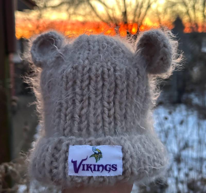 Handgestrickte Minnesota Vikings Bärenohren Baby Mütze von MinnesotaknitsShop