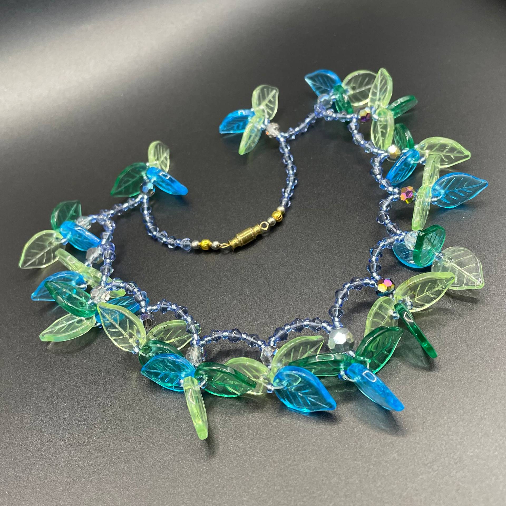 Vintage Halskette Aus Gegossenen Glasperlen in Blau- Und Grüntönen - Ein Fabelhaftes, Glamouröses Stück Mit Fransen Schweren von MinnieMarieCo