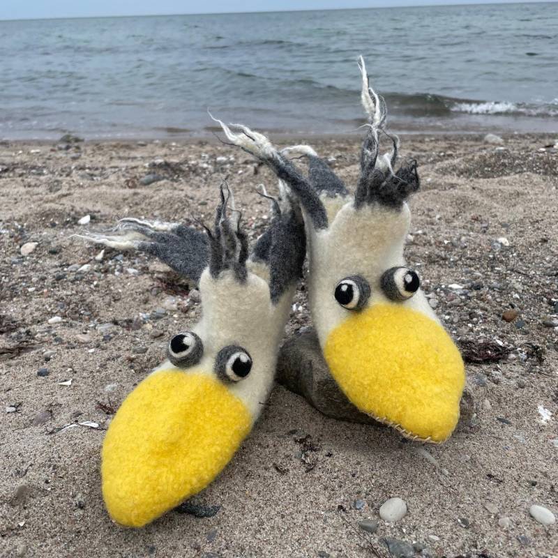 Filzpuschen/Boots "Möwe Jonas" Aus Schurwolle Mit Lustigen "Feder-Zipfeln", Gr. 32 Ledersohlen - So Machen Hausschuhe Spaß von MinodesignPuschen