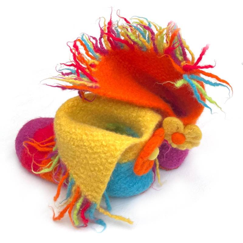 Gemütliche Und Warme Filz-Hausschuhe Mit Ledersohle Für Damen Lustigen Fransen Blume, Gr. 38 Ledersohlen, Model "Fransi" von MinodesignPuschen