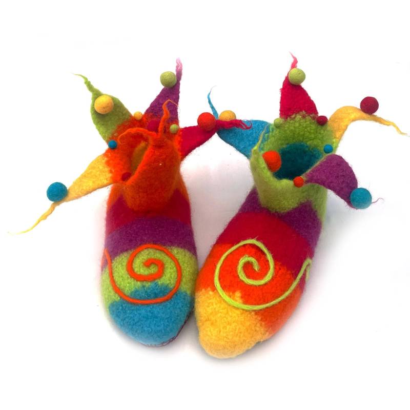 Gemütliche Und Warme Filz-Hausschuhe Mit Ledersohlen Für Damen Gr. 38 Ledersohlen, Model "Bunte Hexe" von MinodesignPuschen