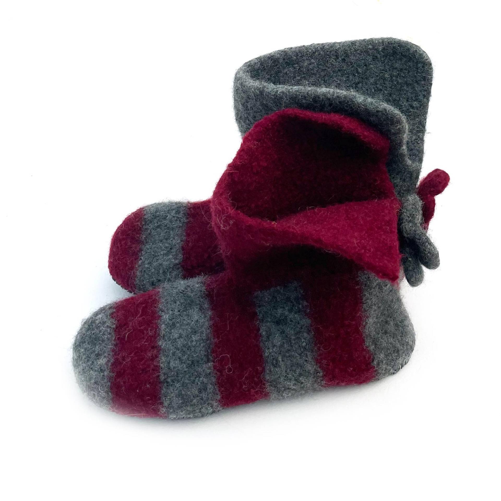 Gemütliche Und Warme Filz-Hausschuhe Mit Ledersohlen Für Damen Gr. 38 Ledersohlen, Model "Ringelboots" von MinodesignPuschen