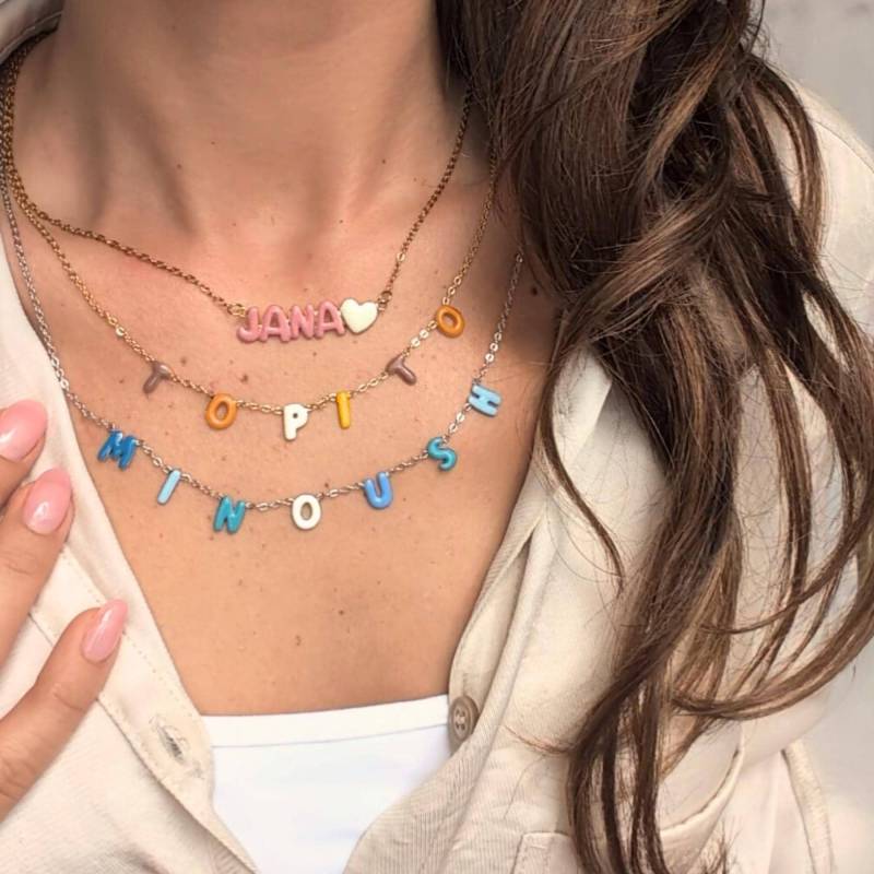 Bunte Namenskette Personalisiert - Emaille Buchstaben in Wunschfarbe | Gold, Silber, Rosé 18K Vergoldet Geschenkidee Bunte Namenskette Personalisiert - Emaille Buchstaben in Wunschfarbe | Gold, Silber, Rosé 18K Vergoldet Geschenkidee von MinoushJewelry