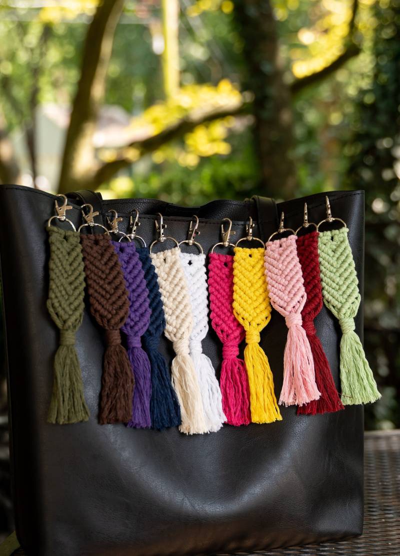 Boho Chic Makramee Schlüsselanhänger - Einzelfarben Diagonal Pfeil Gewebter von MinrootsandStitch