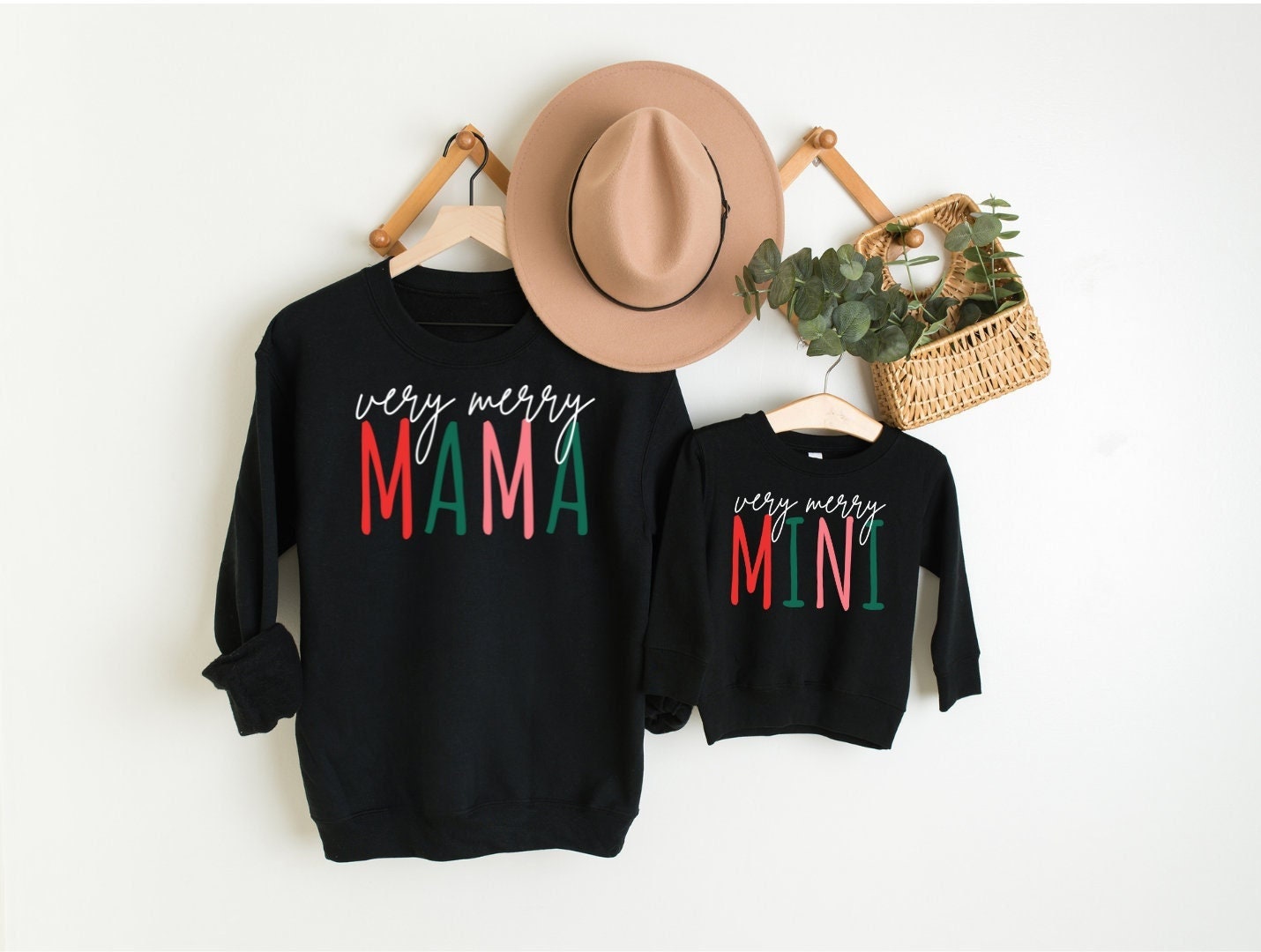 Familien Sweatshirt , Merry & Bright Mama, Christmas Mom Me Sweashirts, Kleinkind, Jugend, Erwachsene Sweathirt von MintTeeApparel