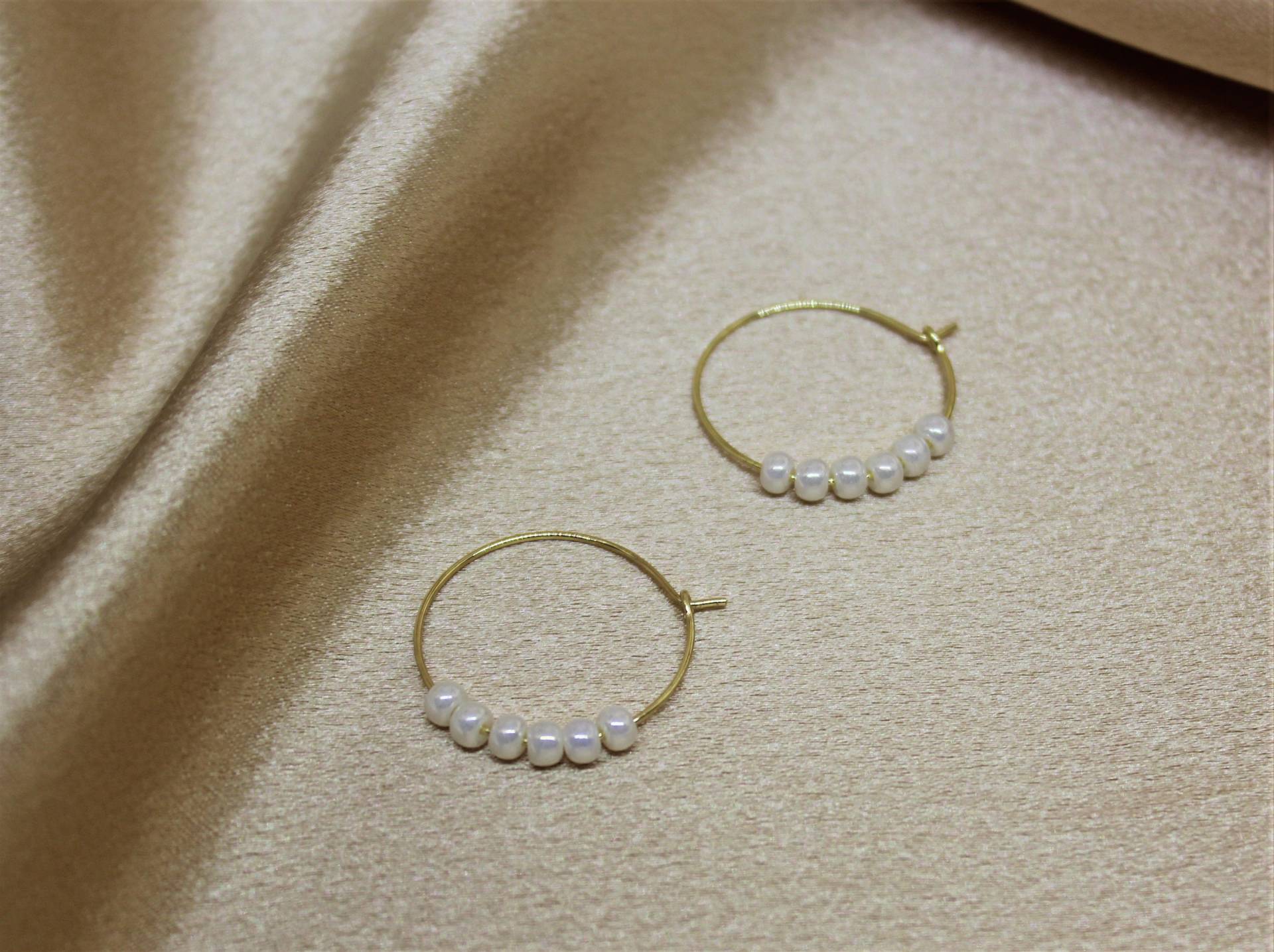 Einfache Perle Ohrring, Handgemachter Gold Ohrring Einfache Perle Ohrring, Handgemachter Gold Ohrring von MinutiaeDesign