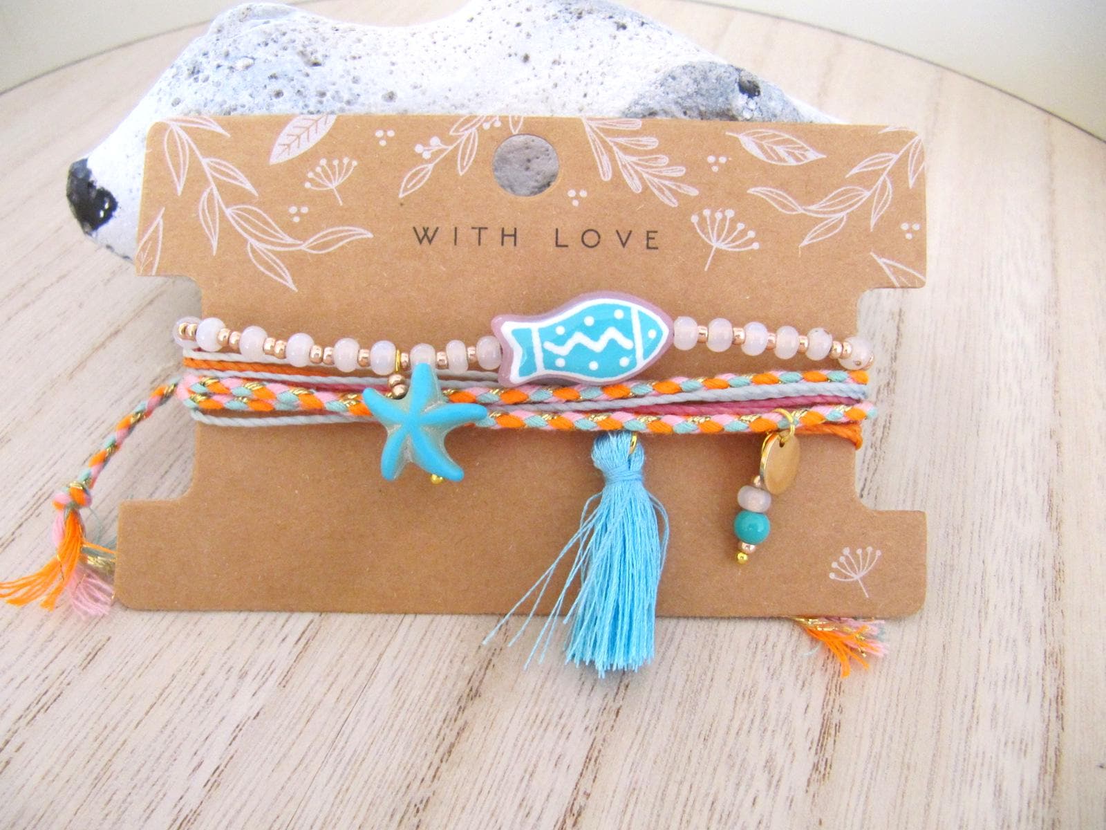 Armband Fisch Multistring, Charms Und Perlen, Perlenarmband Mit Anhänger, Bunte Boho Geflochten, Hippie Makramee von MioBolife