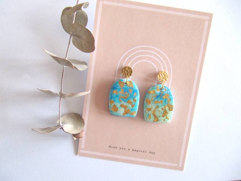 Blau Gold Ohrringe, Boho Chic Geschenk Für Frau, Exklusive Unikat, Große Blaue Polymer Ohrhänger von MioBolife