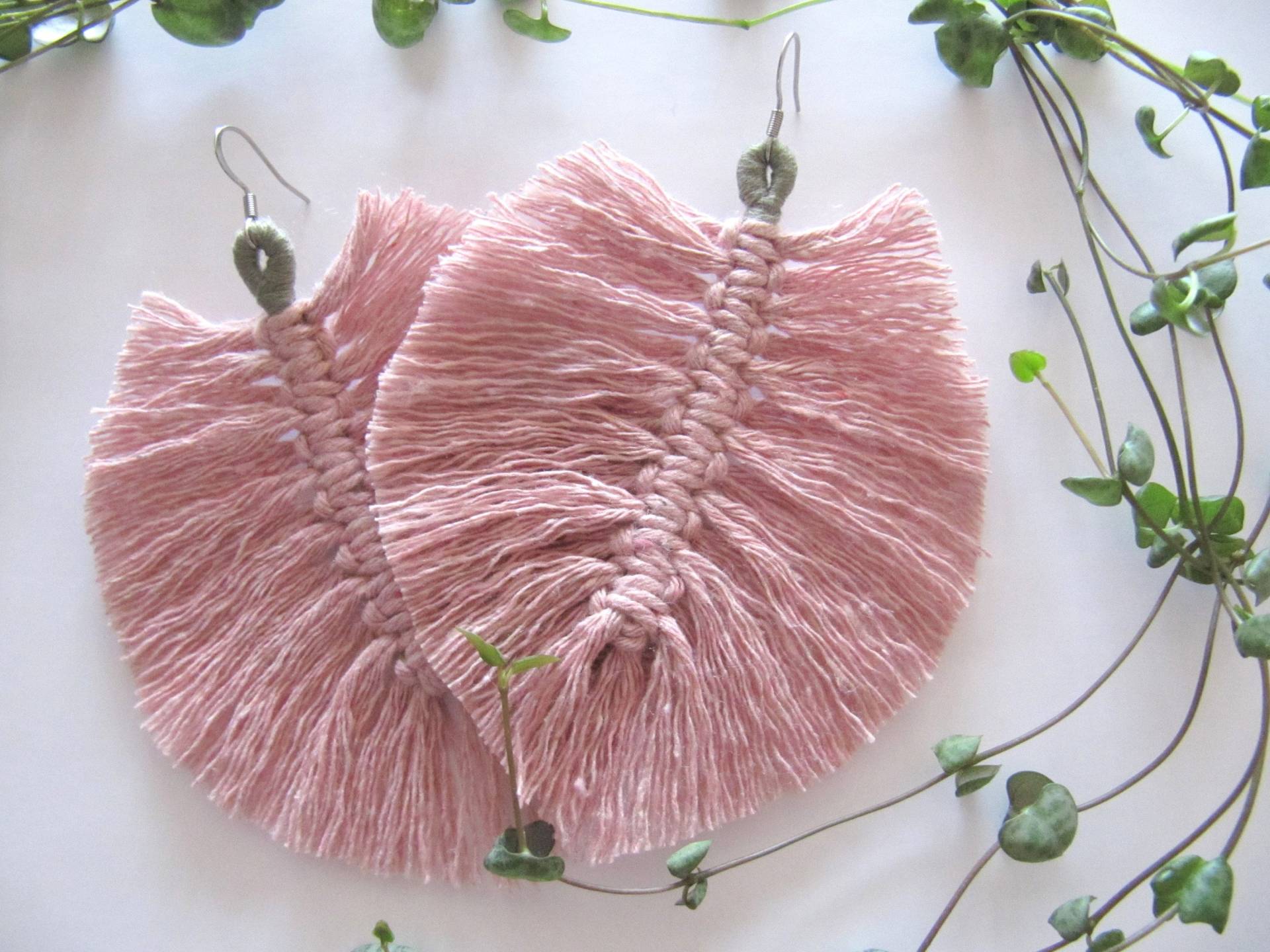 Feder Ohrringe Makramee Baumwolle Große Boho Ohrringe, Hippie Altrosa Lange Geschenk Für Frauen von MioBolife