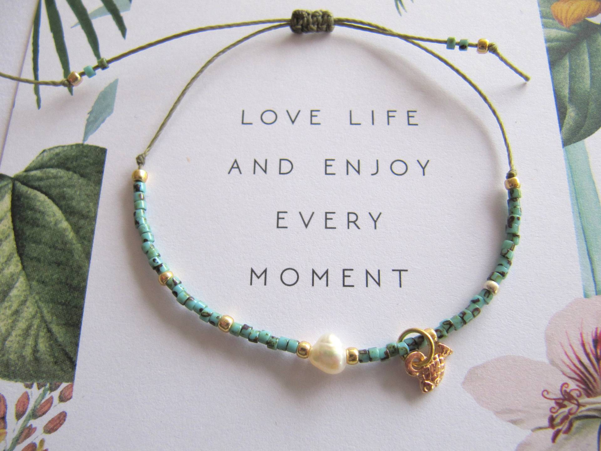 Feine Miyuki Armband + Karte Kleine Perle, Geschenk Beste Freundin, Freundschaftsarmband Süßwasserperle, Freundin Idee, Schmuck von MioBolife